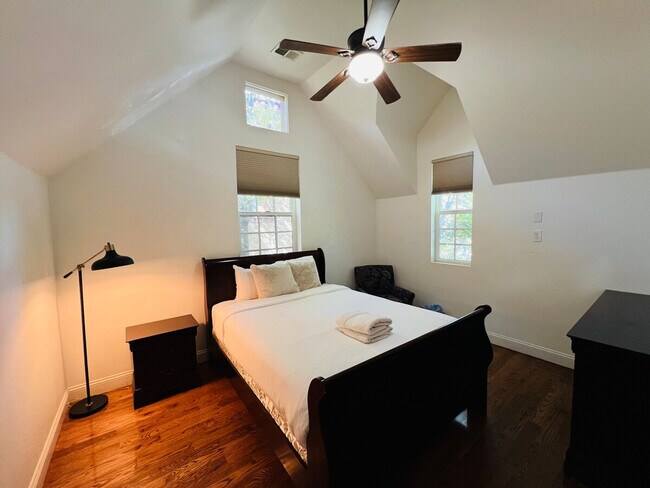 Building Photo - 3209 W Fairview Pl