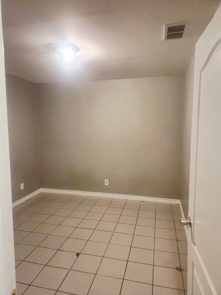 Building Photo - 3114 Potomac Loop