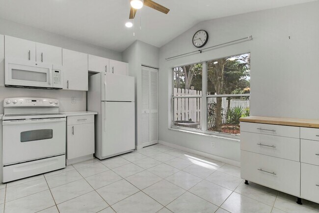 Building Photo - 7333 Burgess Dr