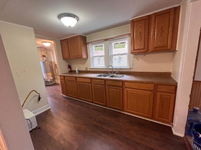 Building Photo - 106 Elmwood St