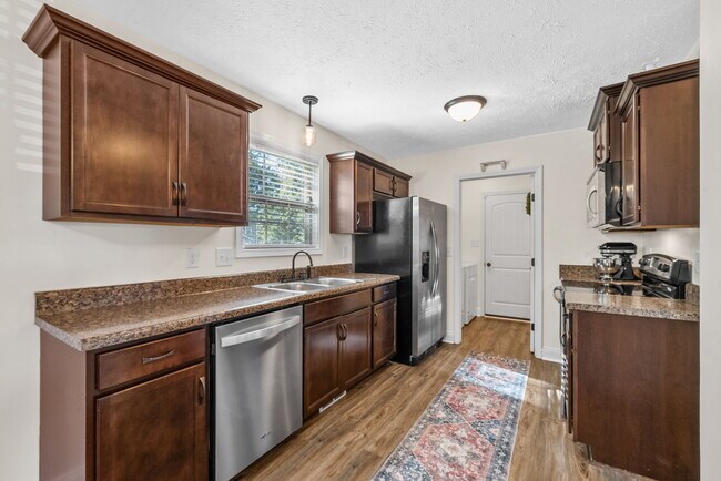 Building Photo - 420 N Magnolia Dr