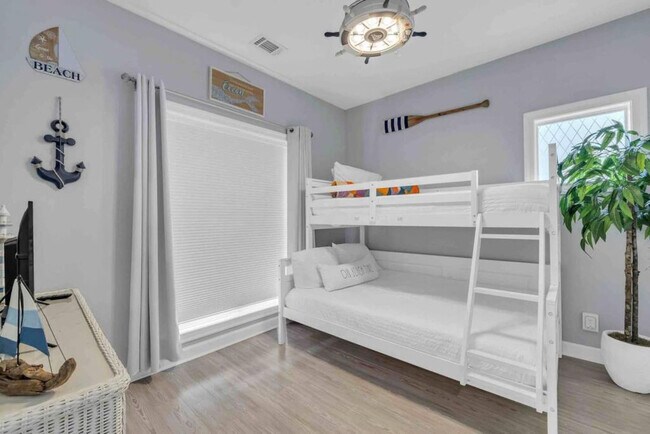 Building Photo - 61 Sunfish St