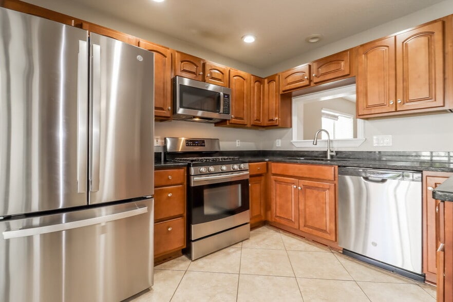 Building Photo - 1806 Horsechestnut Ct