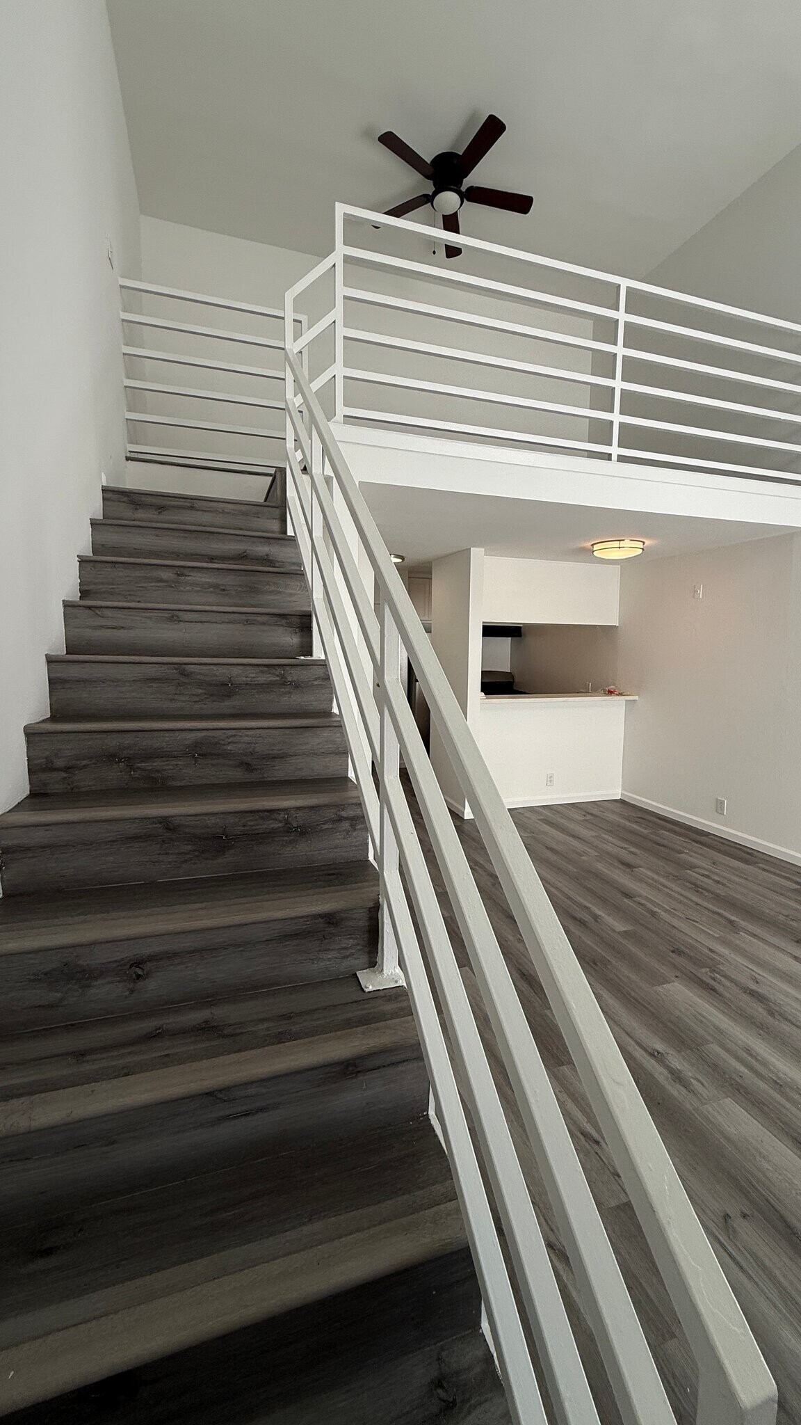 Building Photo - 7044 Hawthorn Ave