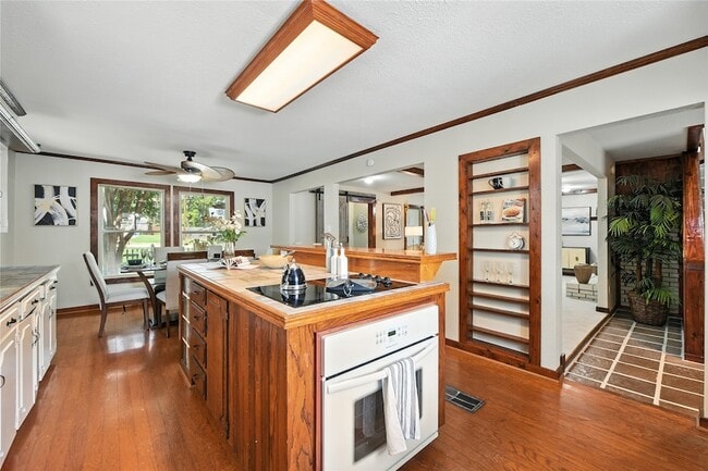 Building Photo - 1323 Dublin St