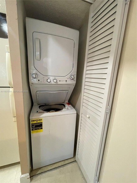 Building Photo - 5686 Rock Island Rd