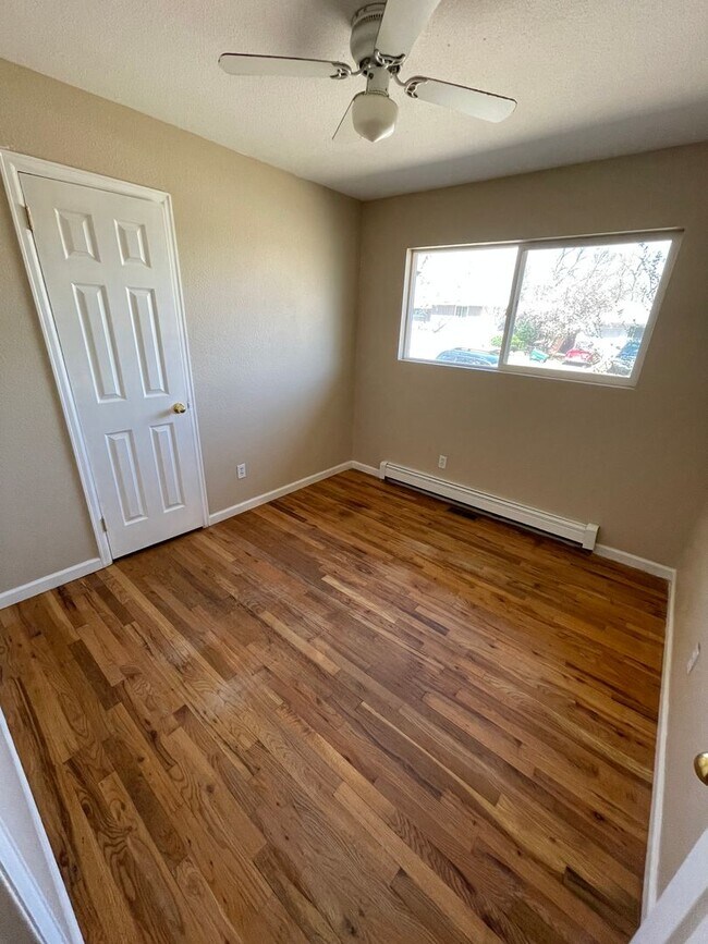 Building Photo - 616 Zion Dr