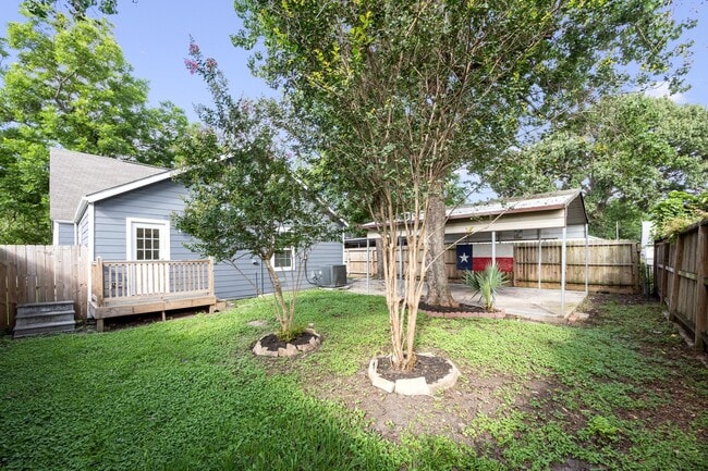 Building Photo - 5737 Dorbrandt St