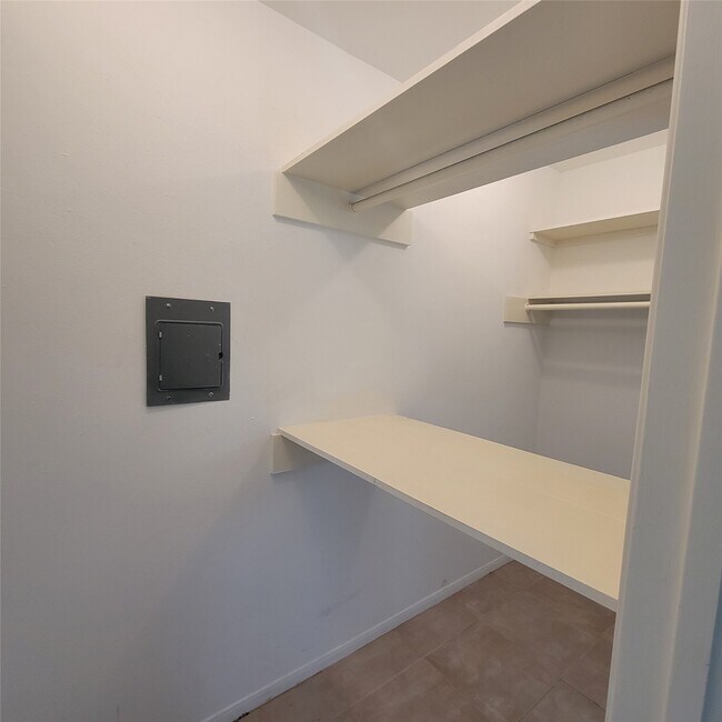 Building Photo - 1223 Augusta Dr