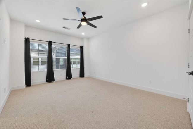 Building Photo - 314 Neyland St