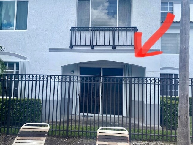 Building Photo - 725 SW 148th Ave