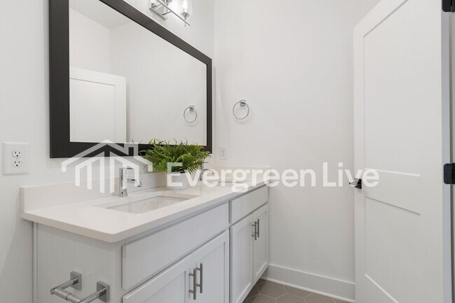 Building Photo - 129 Leggo Ave