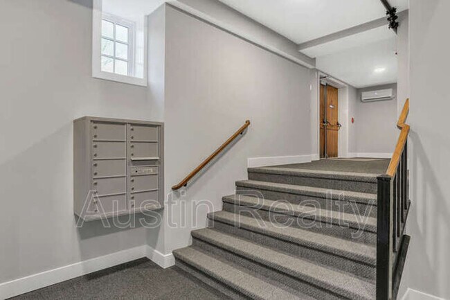 Building Photo - 5347 Nottingham Ave