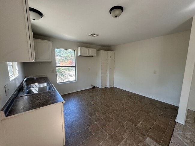 Building Photo - 1342 N 64th St