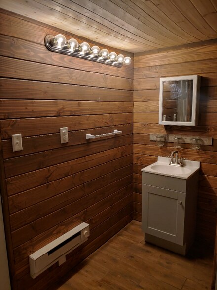 Primary Photo - 5648 NY-53