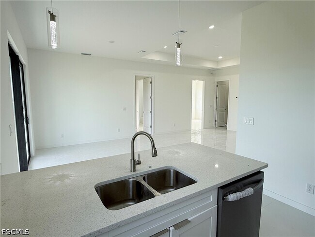 Building Photo - 4213 Caloosa Pkwy