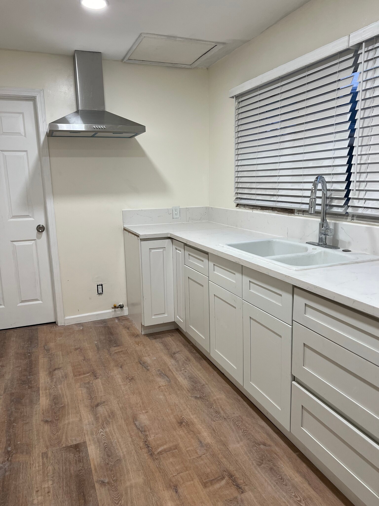 Kitchen - 2920 Parkview Dr