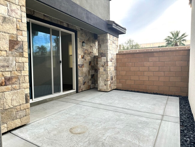 Building Photo - 41389 Penn Dr