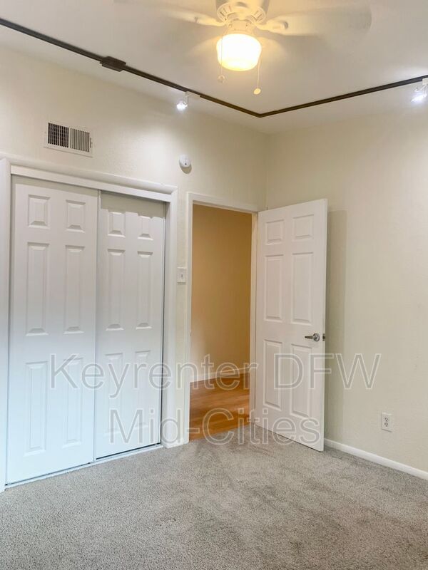 Building Photo - 501 Nottingham Dr