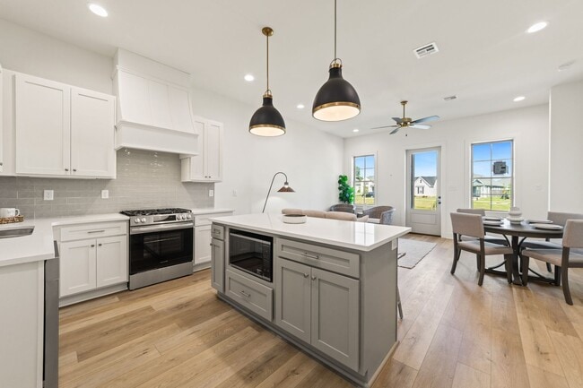 Building Photo - FOR RENT in WEST VILLAGE!