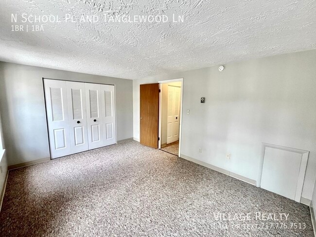 Building Photo - 303 N School Pl