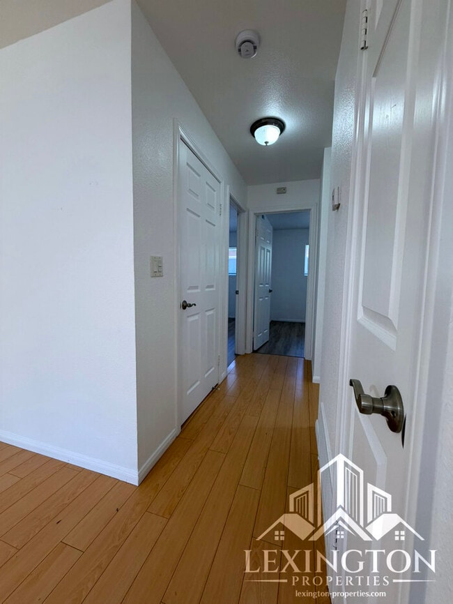 Building Photo - Stunning, 2BD/1BA, Condo in the Villaggio Community off Madison Ave. and Auburn Blvd.! ***Move-in...