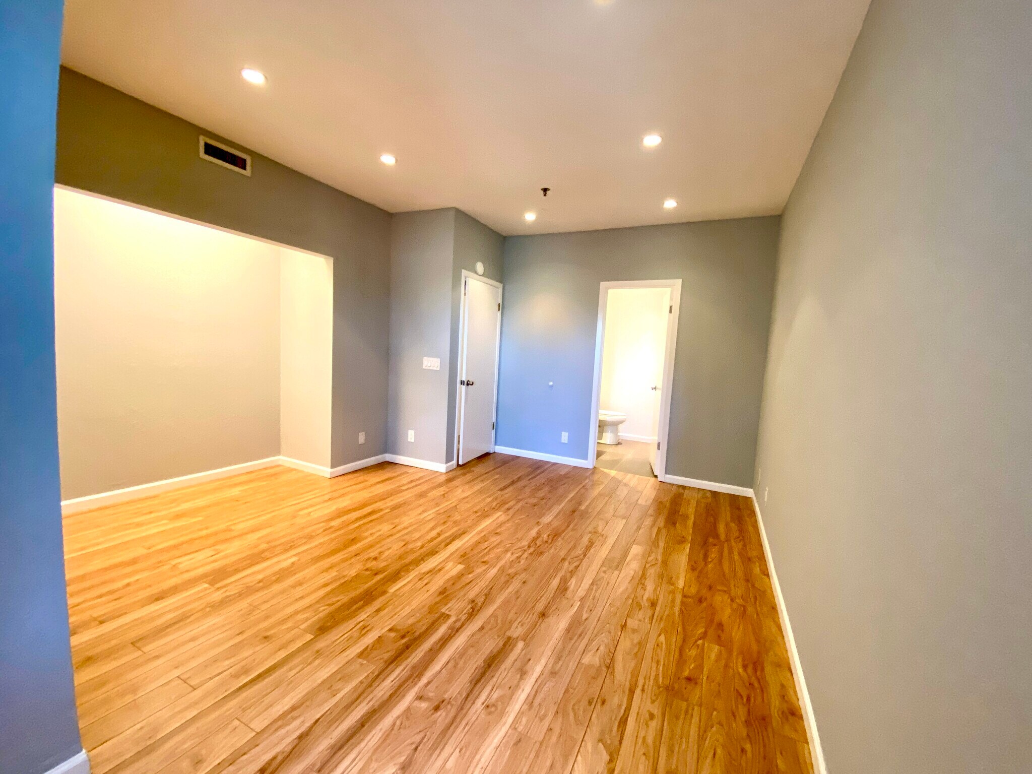 Building Photo - 411 Park Ave