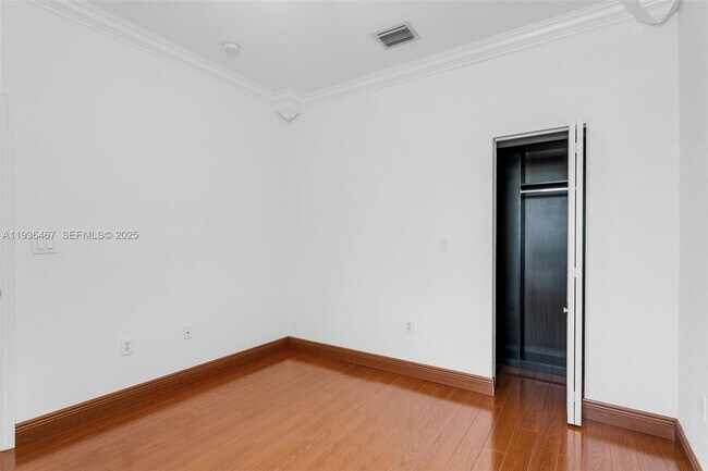 Building Photo - 851 SW 154th Path