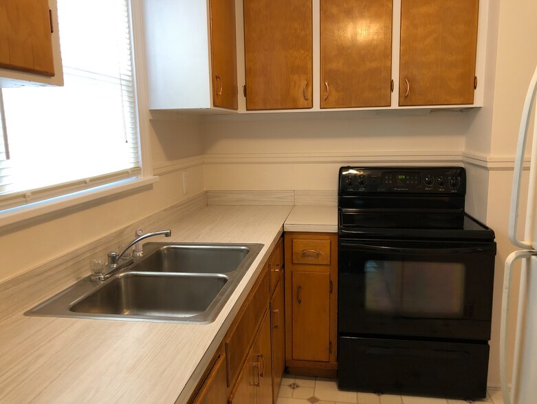 kitchen - 108 E Union St