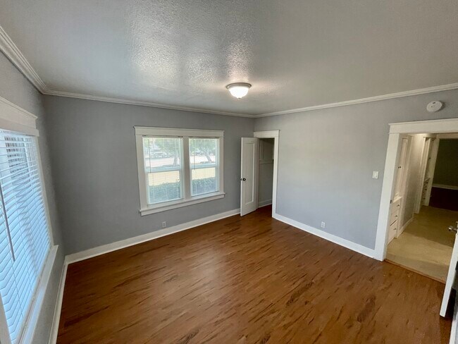 Bedroom 1 with walk-in closet - 271 Del Rey Ave