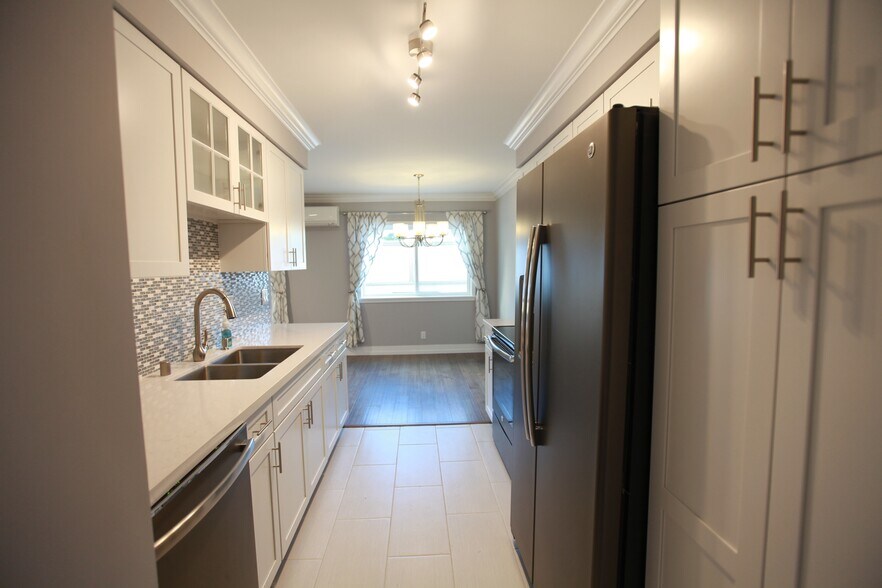 Building Photo - 1143 6th St