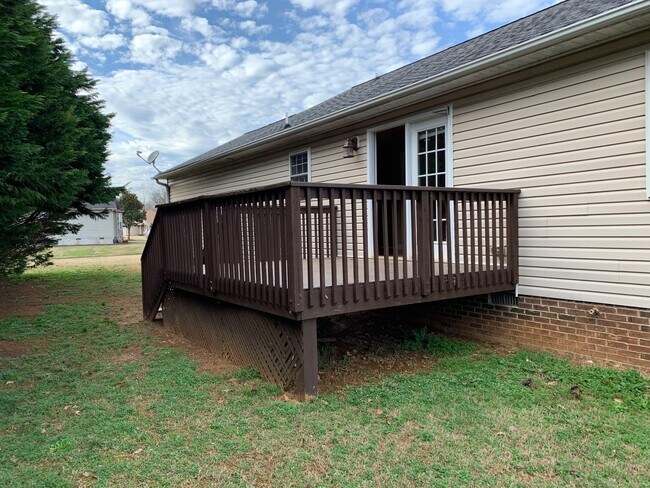 Building Photo - For Rent: Beautiful 3BR/2BA Home in Graham...