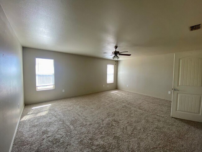 Building Photo - Pre-leasing for July.