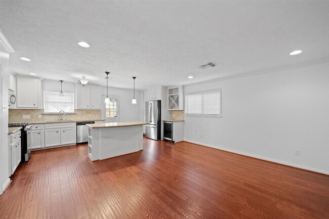 Building Photo - 2226 Droxford Dr