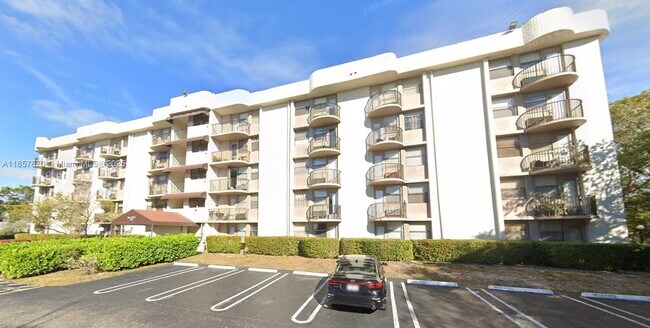 Building Photo - 2771 Riverside Dr
