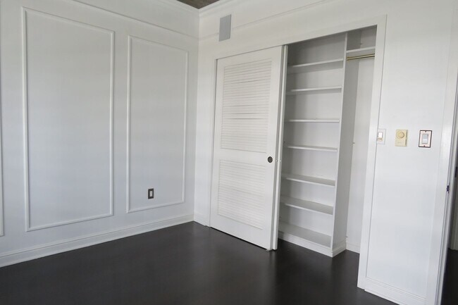 Building Photo - 2 bedroom at the BEACON