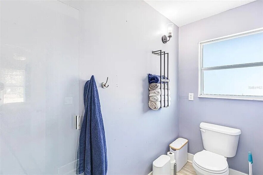 Building Photo - 323 Greenwood Ave