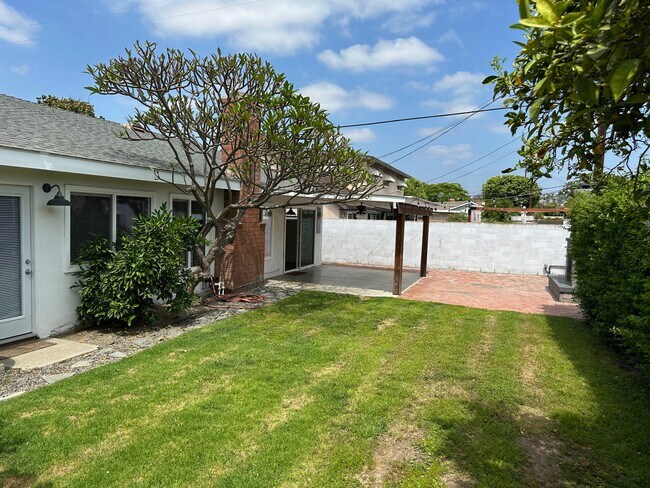 Building Photo - 2748 E Dorothy Pl