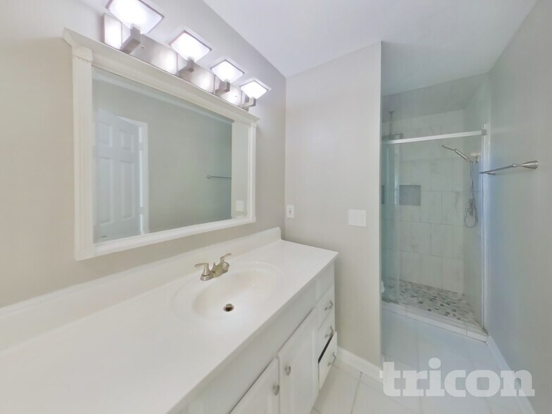 Building Photo - 84092 St James Ct