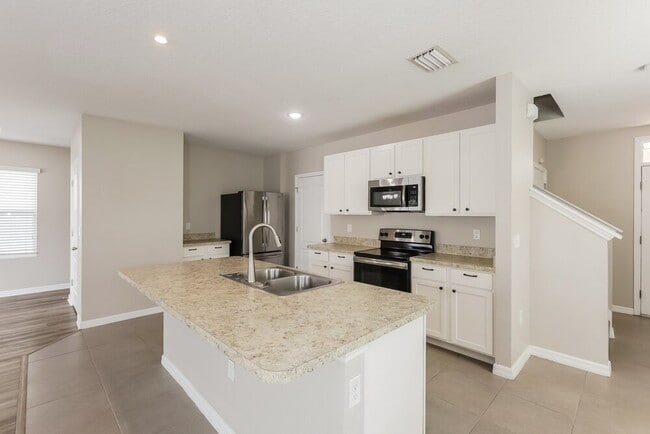 Building Photo - 10508 Whispering Hammock Dr