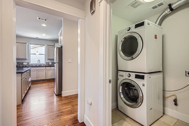 Building Photo - 1204 W St Johns Ave