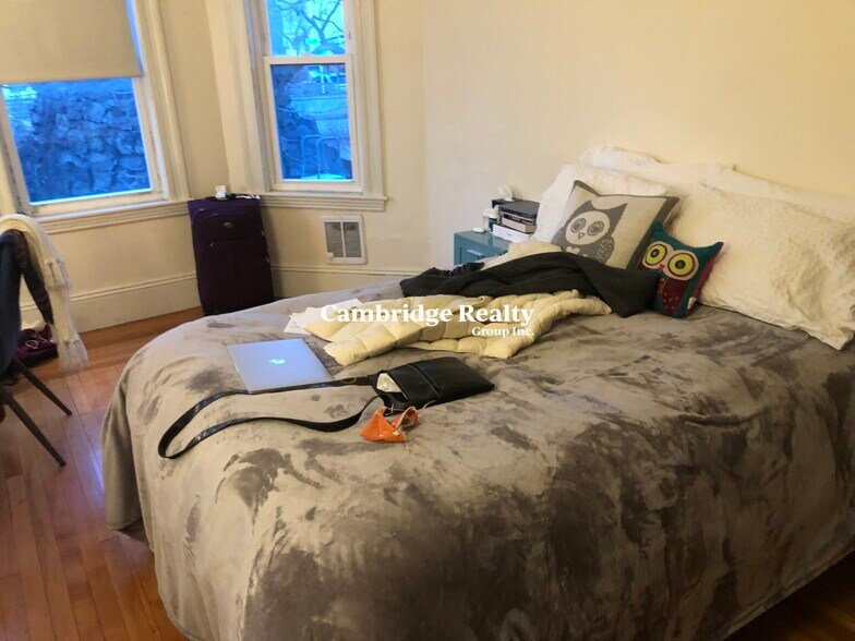 Building Photo - 218 Harvard St