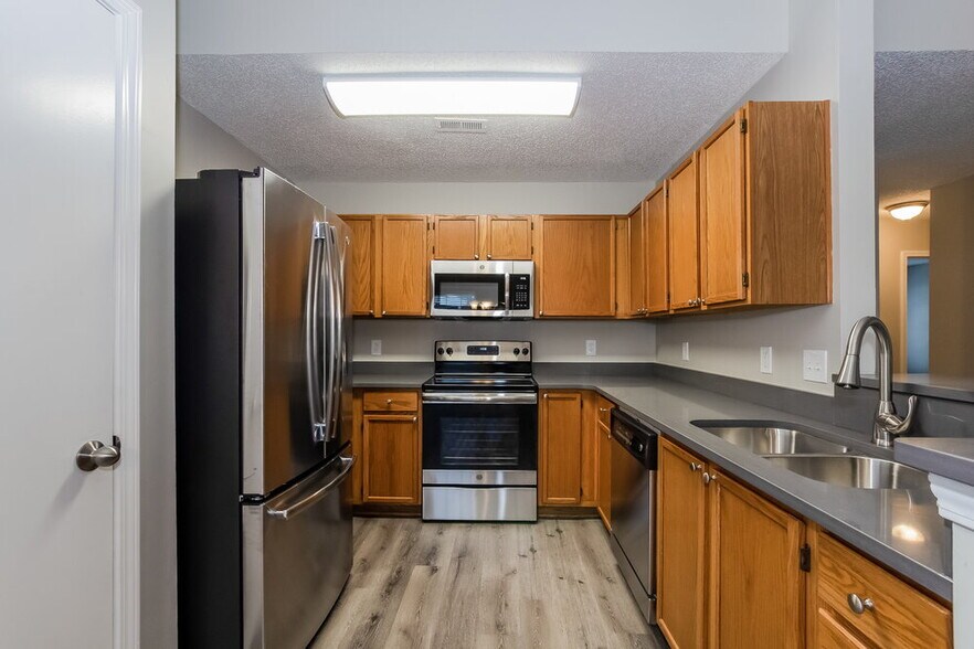 Building Photo - 12144 Stewarts Crossing Dr