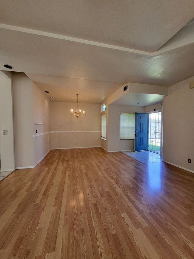 Primary Photo - 4Bdm 2.5Ba Home in Convenient Location!