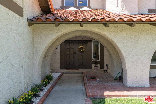 Building Photo - 683 Triunfo Canyon Rd