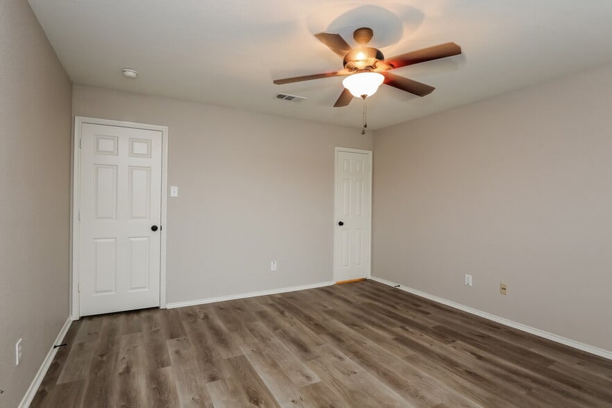 Building Photo - 2036 Godiva St