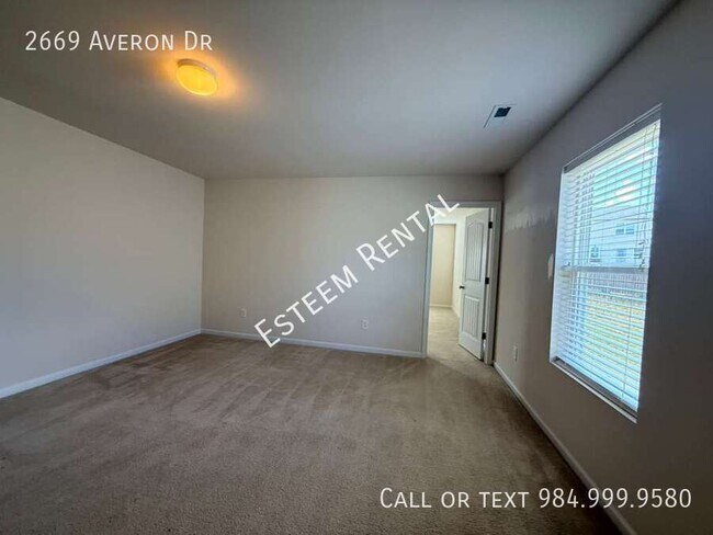 Building Photo - 2669 Averon Dr