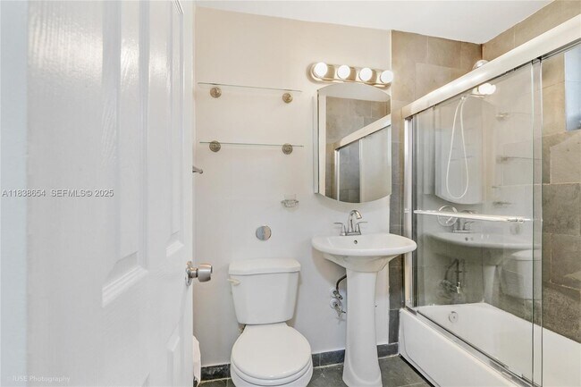 Building Photo - 320 85th St