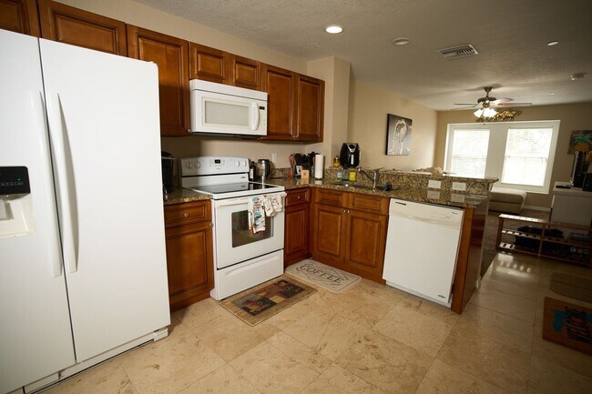 Building Photo - Turnkey Furnished Townhome