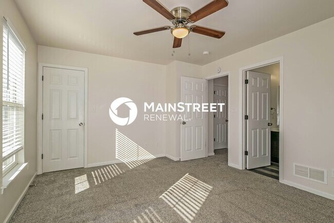 Building Photo - 4 Bedroom Pet-Friendly Home in SAINT CHARLES, MO with Main Street Renewal